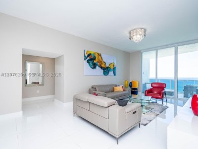 Comprar apartamento no Trump Tower Two 2504