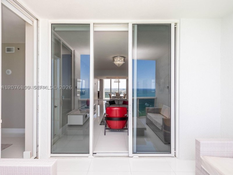 Comprar apartamento no Trump Tower Two 2504