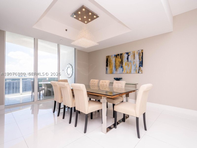 Comprar apartamento no Trump Tower Two 2504