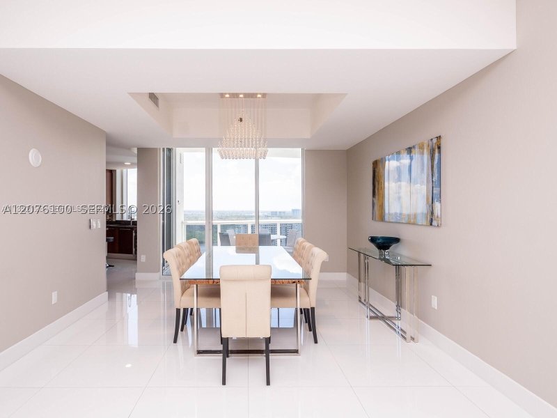 Comprar apartamento no Trump Tower Two 2504
