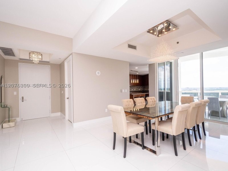 Comprar apartamento no Trump Tower Two 2504