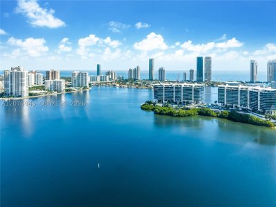Comprar apartamento no Peninsula II 1607