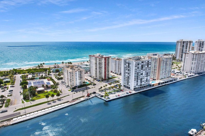Condo for sale at Oxford Towers Apt 905