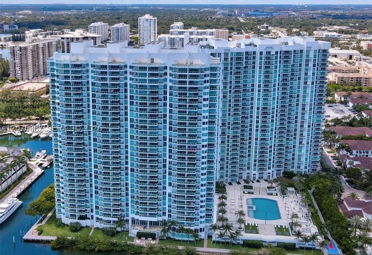 Comprar apartamento no Peninsula II 1105