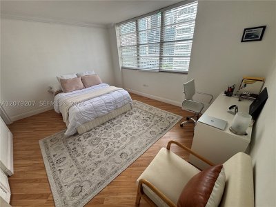 Comprar apartamento no Four Ambassadors 1105