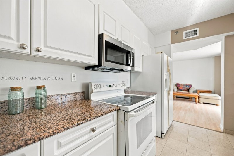 Condo for sale at Grandview 1006