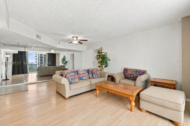 Condo for sale at Grandview 1006