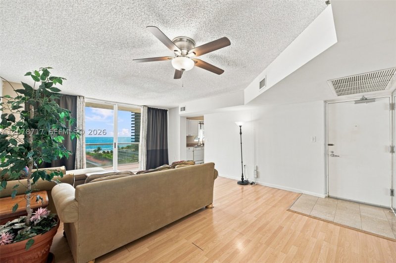Condo for sale at Grandview 1006