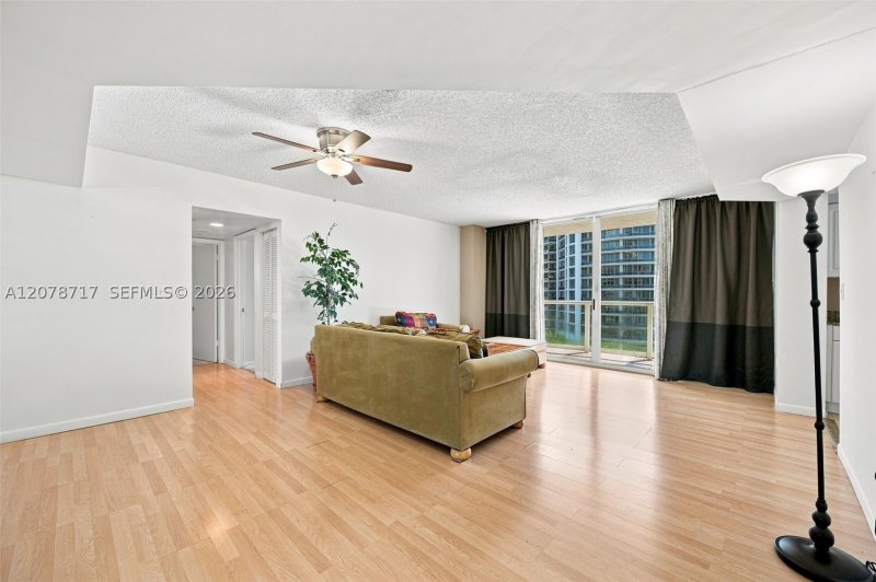 Condo for sale at Grandview 1006