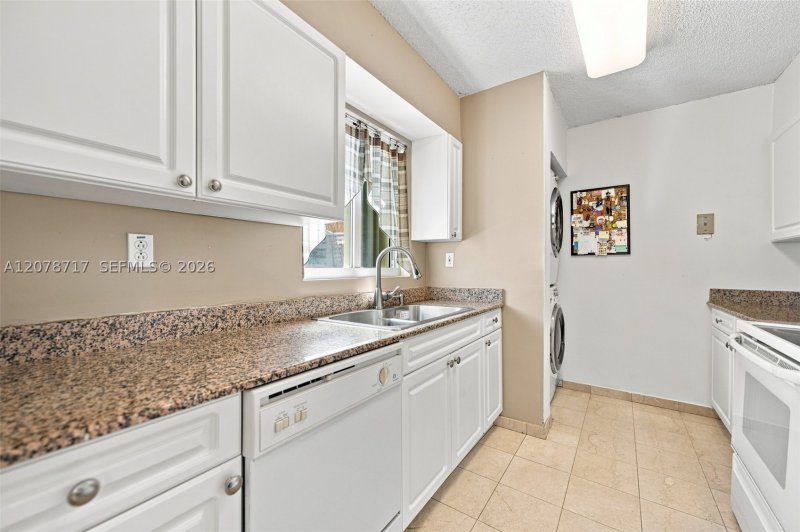 Condo for sale at Grandview 1006