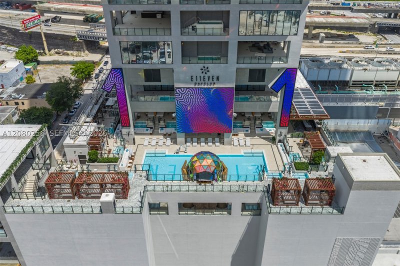 Alquiler de apartamento en E11EVEN Hotel & Residences Executive 09