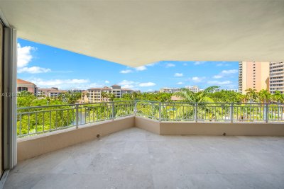 Ocean Club Lake Tower Apt #507