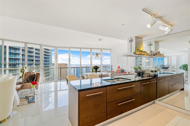 Comprar apartamento no Icon Brickell Tower II 4704