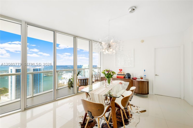 Comprar apartamento no Icon Brickell Tower II 4704