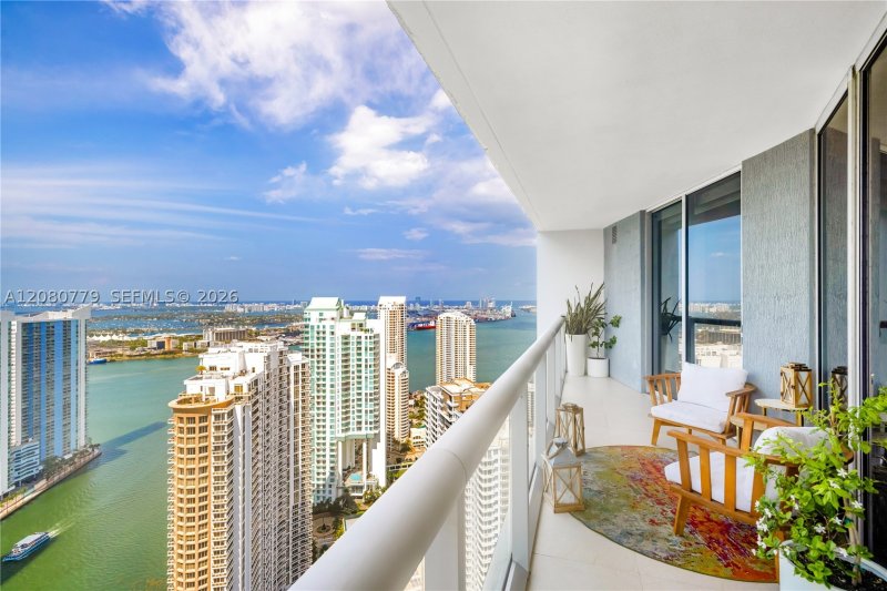 Comprar apartamento no Icon Brickell Tower II 4704