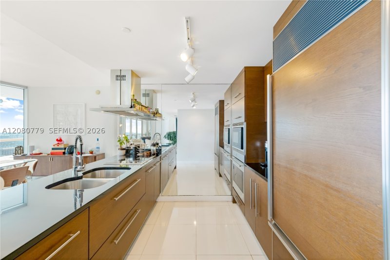 Comprar apartamento no Icon Brickell Tower II 4704