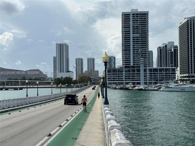 Condo for sale at The Venetia 11J