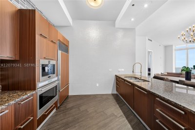 Comprar apartamento no Trump Tower One PH 4307
