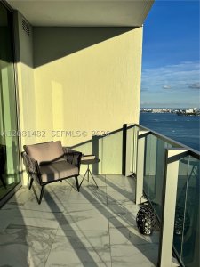 Comprar apartamento no Biscayne Beach 3608