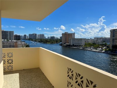 Aluguel de apartamento no Plaza Towers North 812