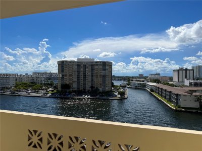 Aluguel de apartamento no Plaza Towers North 812