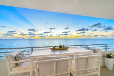 Aluguel de apartamento no Oceanside Plaza 16H