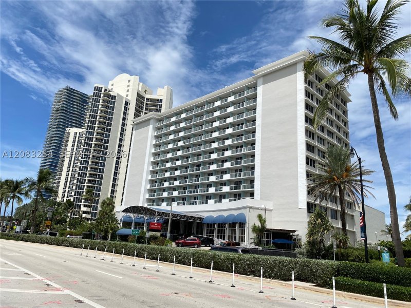 Condo for sale at Aventura Beach Club 314