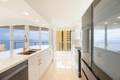 Comprar apartamento no Oceania 1 2311
