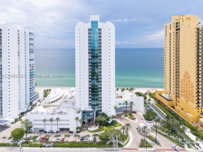 Comprar apartamento no Oceania 1 2311