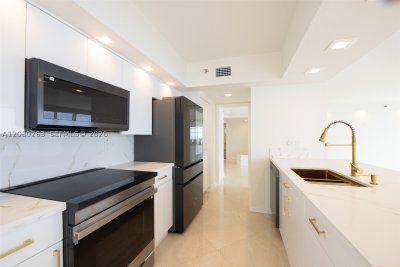 Comprar apartamento no Oceania 1 2311