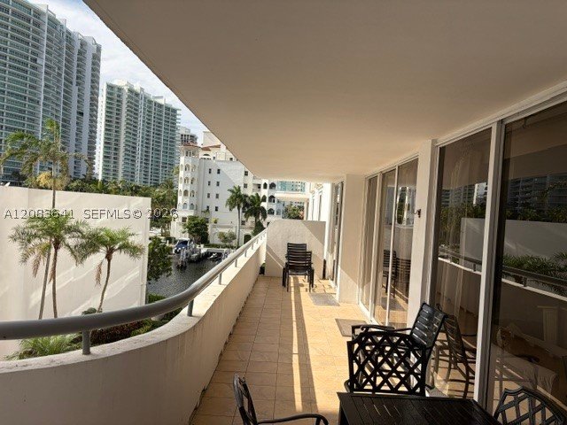 Comprar apartamento no Turnberry Isle 4L