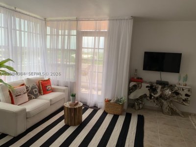 Aluguel de apartamento no Triton Towers 1016