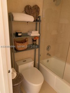 Aluguel de apartamento no Triton Towers 1016