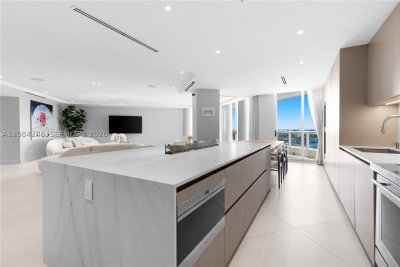 Comprar apartamento no Atlantic Three at The Point 902