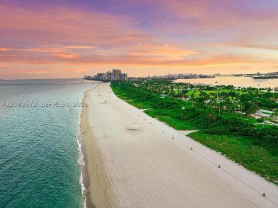 Comprar apartamento no Bayshore Yacht Tennis Club 1016