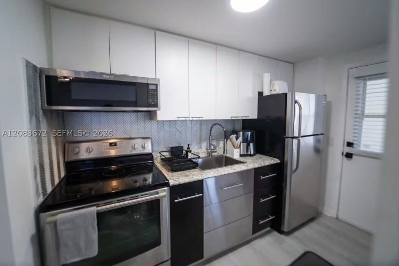 Condo for sale at Bayshore Yacht Tennis Club 1016