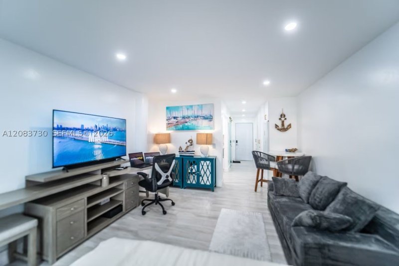 Condo for sale at Bayshore Yacht Tennis Club 903