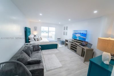 Comprar apartamento no Bayshore Yacht Tennis Club 903