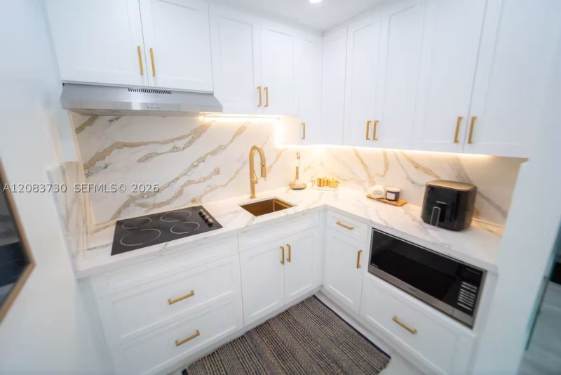 Condo for sale at Bayshore Yacht Tennis Club 903