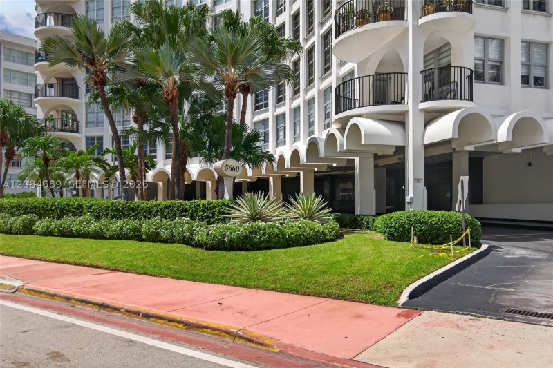 Condo for sale at Fifty Six Sixty 6D