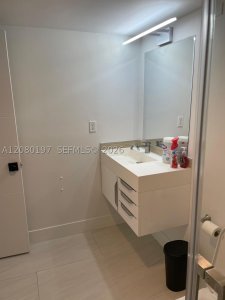 Aluguel de apartamento no The Venetia 27K