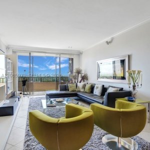 Comprar apartamento no Key Colony III Emerald Bay 1130