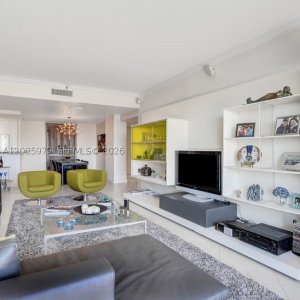Comprar apartamento no Key Colony III Emerald Bay 1130