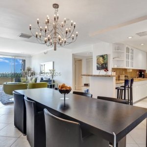 Comprar apartamento no Key Colony III Emerald Bay 1130