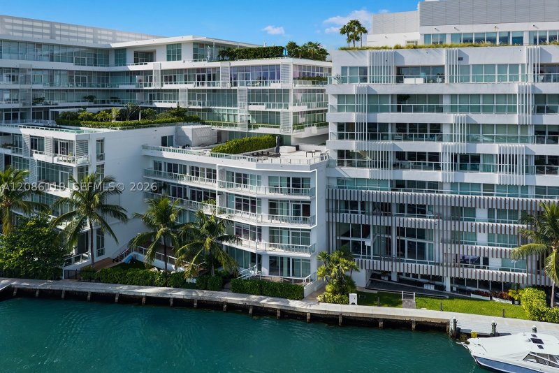 Ritz-Carlton Residences Miami Beach Apt #325
