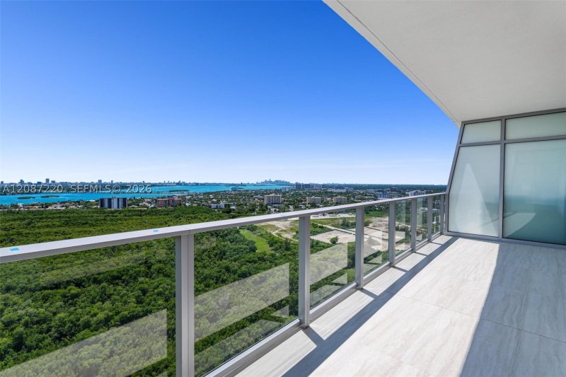 Condo for sale at One Park Tower by Turnberry 2704