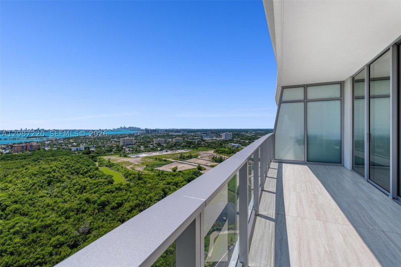 Condo for sale at One Park Tower by Turnberry 2704