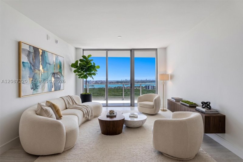 Condo for sale at One Park Tower by Turnberry 2704