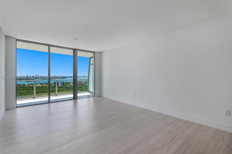 Condo for sale at One Park Tower by Turnberry 2704