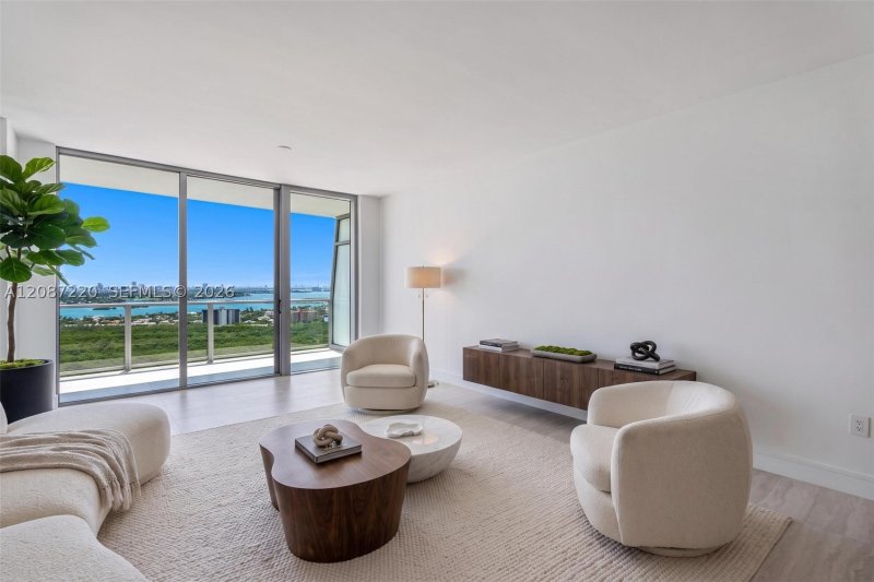Condo for sale at One Park Tower by Turnberry 2704